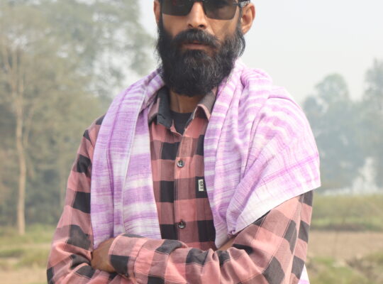 Vikram Mishra और टीम चोरौत स्वास्थ्य केंद्र में स्टाफ की लापरवाही की जांच करते हुए, मरीजों के लिए ताले और स्टाफ की गैरजिम्मेदारी सामने आई।