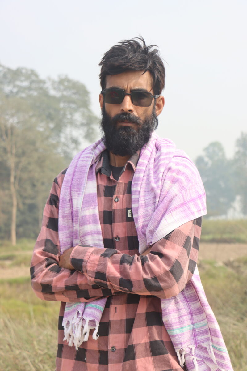 Vikram Mishra और टीम चोरौत स्वास्थ्य केंद्र में स्टाफ की लापरवाही की जांच करते हुए, मरीजों के लिए ताले और स्टाफ की गैरजिम्मेदारी सामने आई।