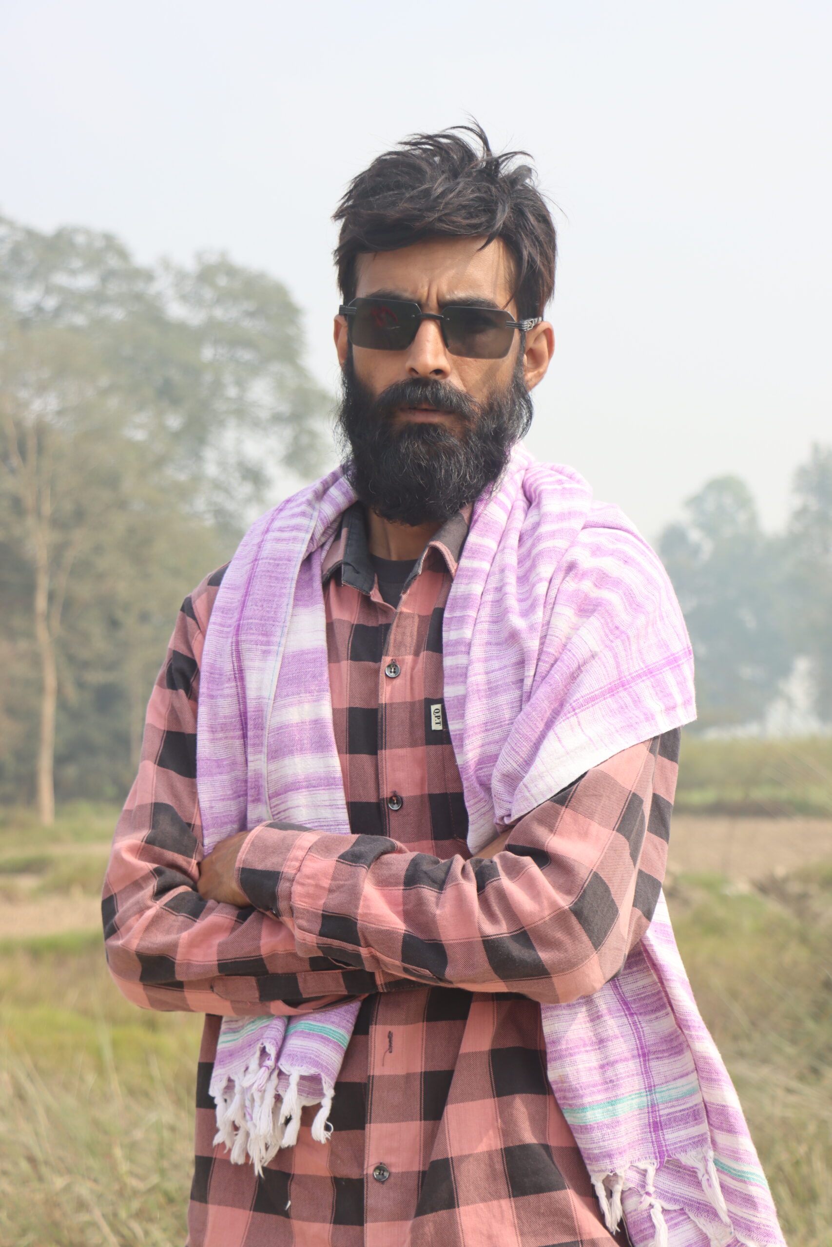 Vikram Mishra और टीम चोरौत स्वास्थ्य केंद्र में स्टाफ की लापरवाही की जांच करते हुए, मरीजों के लिए ताले और स्टाफ की गैरजिम्मेदारी सामने आई।